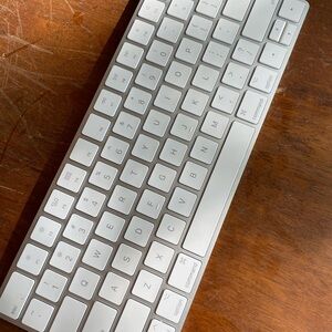 Wireless Apple White Keyboard